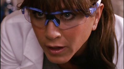 મારી કર્વી બ્રાઝીલીયન પત્ની બેડરૂમમાં એક વાસ્તવિક સ્લટ છે