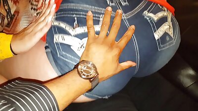 શિંગડા કાળા અજાણી વ્યક્તિ સાથે પ્રયોગ કરી રહેલા કુકોલ્ડ દંપતી