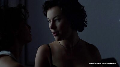 પરિપક્વ ન્યુડિસ્ટ દંપતી બીચ પર બધા નીચે અને ગંદા મેળવે છે