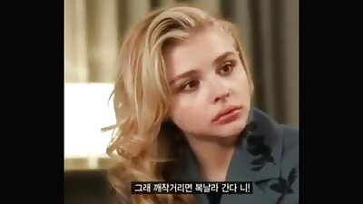 મારો કુંદો ફ્લોર પર કરચલી ફેલાવે છે